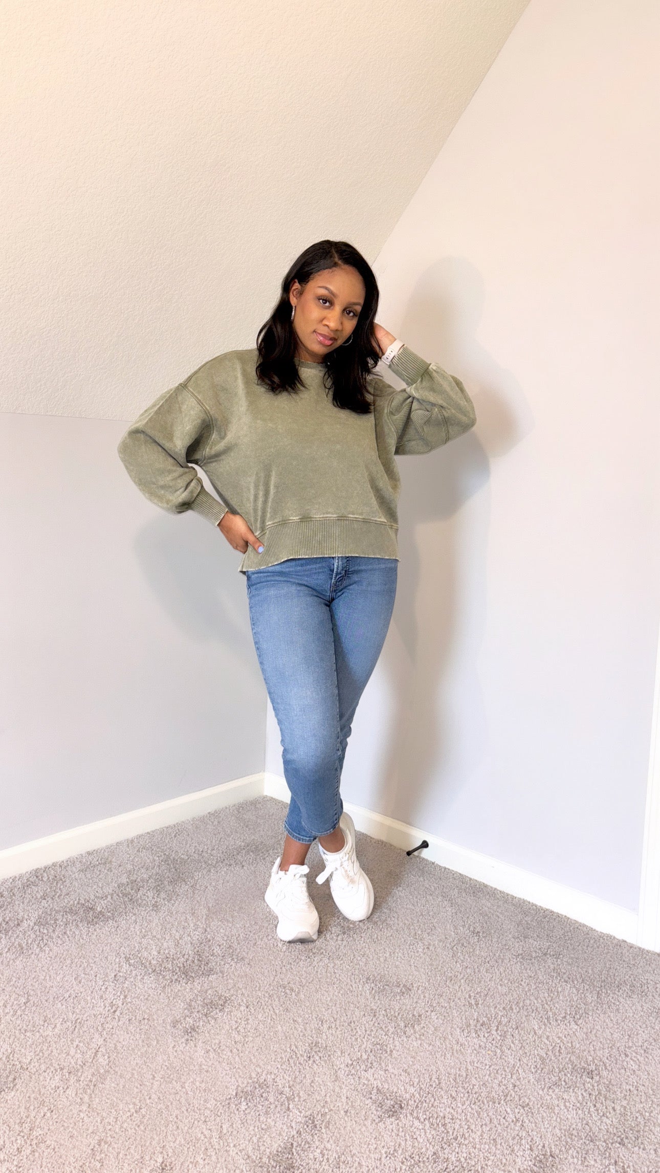 “Naomi” Acid Washed Sweatshirt (Cropped)